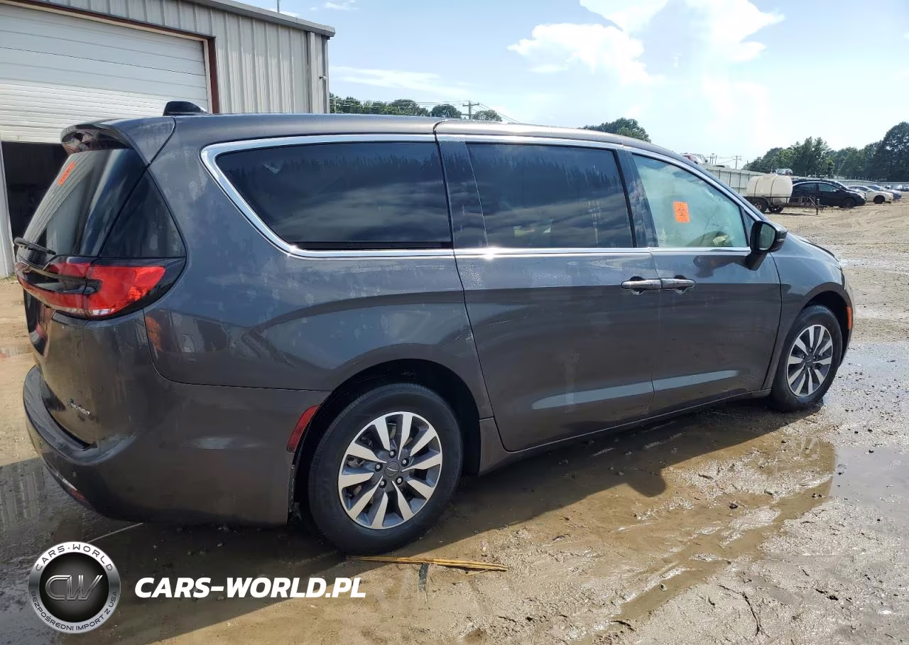 2023 Chrysler Pacifica Hybrid Touring L VIN:2C4RC1L7XPR592133 - 3