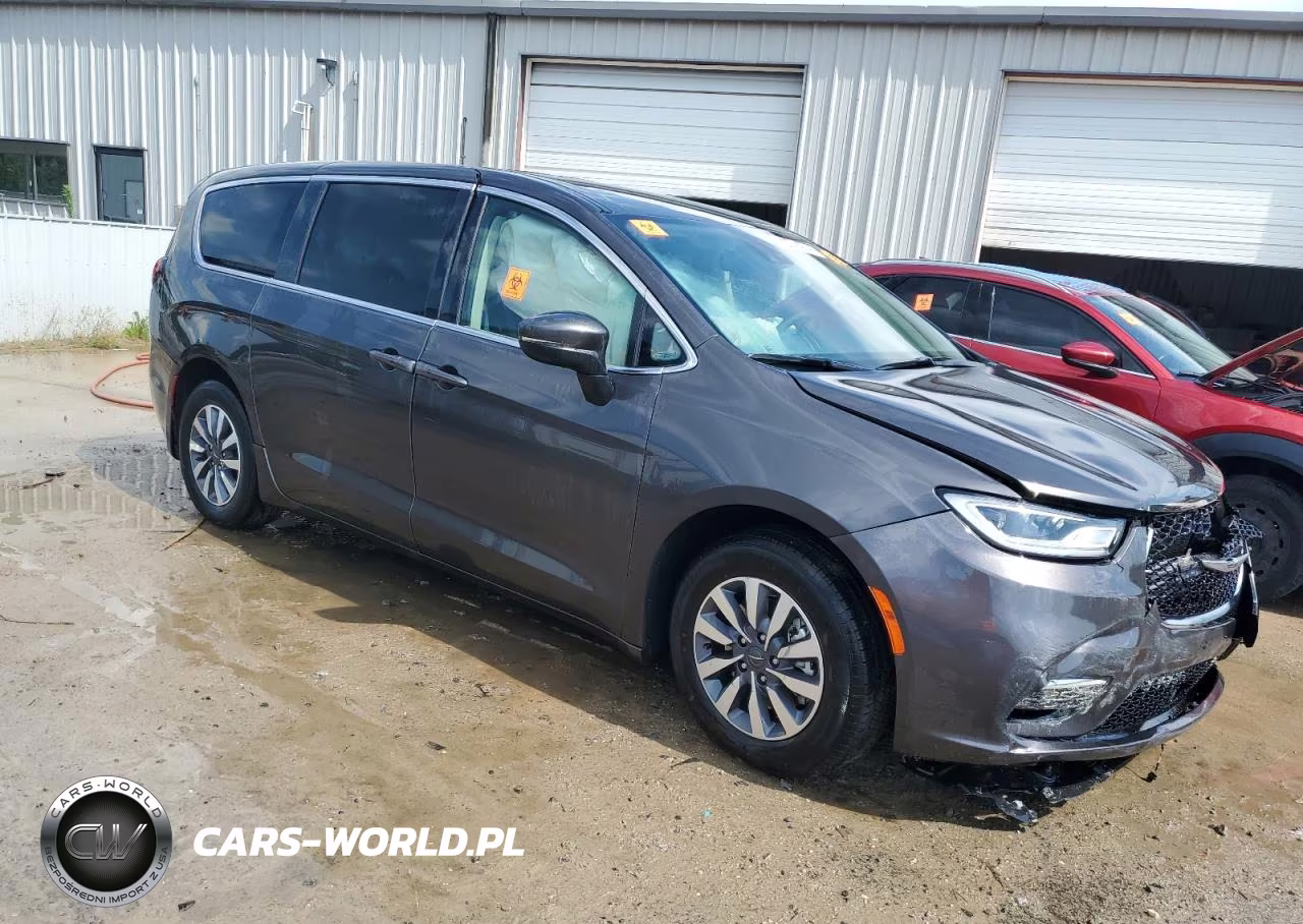 2023 Chrysler Pacifica Hybrid Touring L VIN:2C4RC1L7XPR592133 - 4
