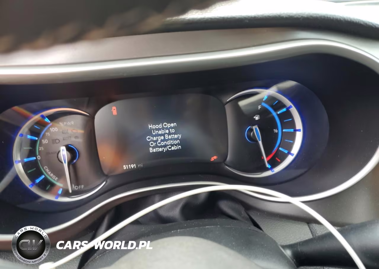 2023 Chrysler Pacifica Hybrid Touring L VIN:2C4RC1L7XPR592133 - 9