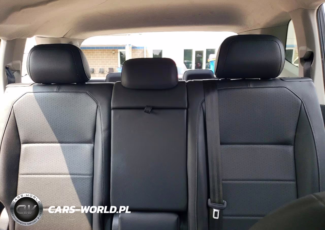 2018 Volkswagen Tiguan Se VIN:3VV3B7AX7JM105369 - 10