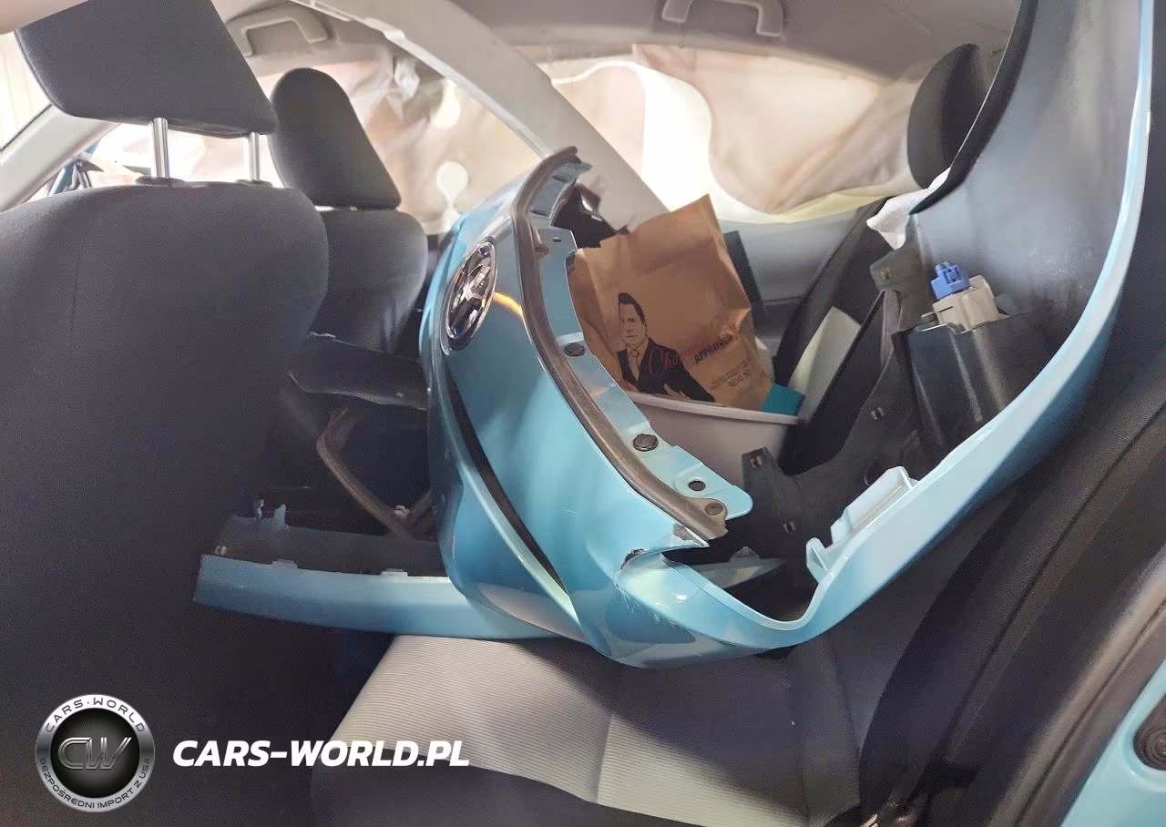 2013 Toyota Prius C Three VIN:JTDKDTB31D1046930 - 10