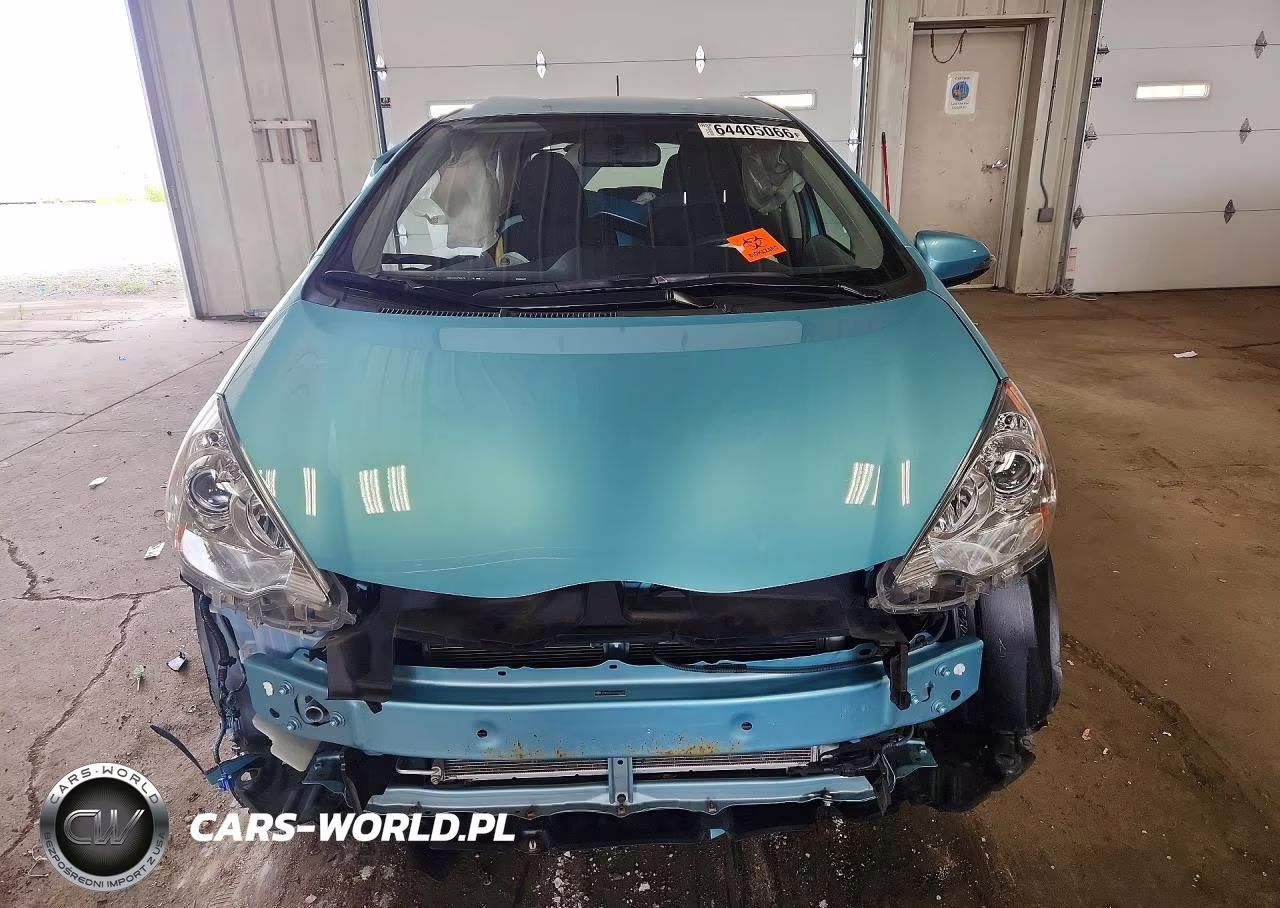 2013 Toyota Prius C Three VIN:JTDKDTB31D1046930 - 5