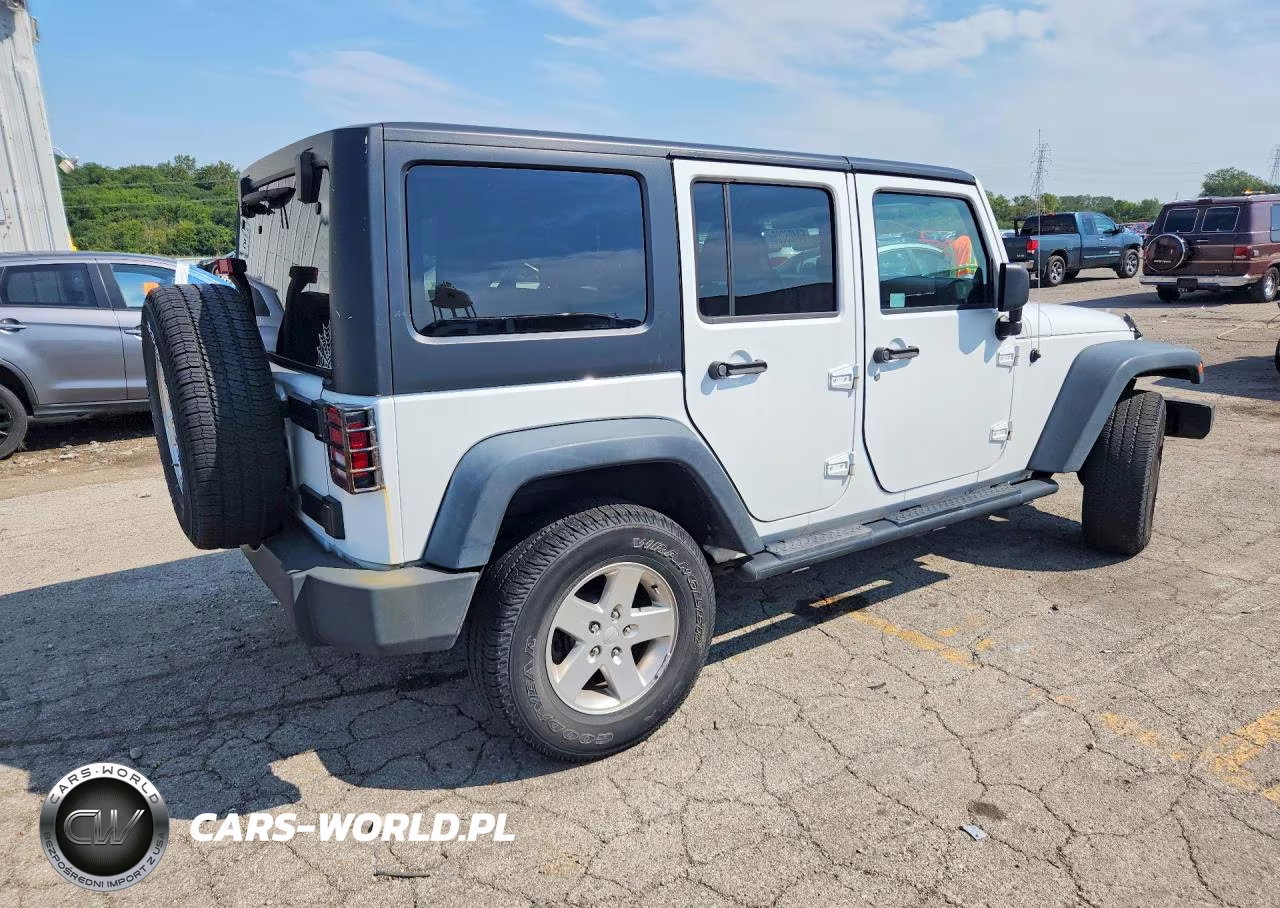 2014 Jeep Wrangler Unlimited Sport VIN:1C4BJWDG0EL125151 - 3