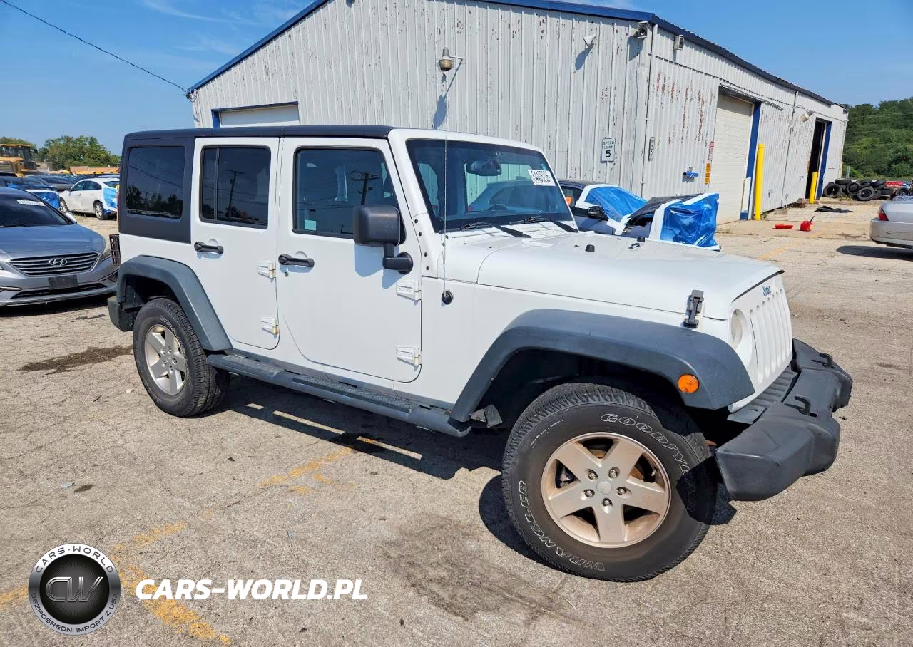 2014 Jeep Wrangler Unlimited Sport VIN:1C4BJWDG0EL125151 - 4