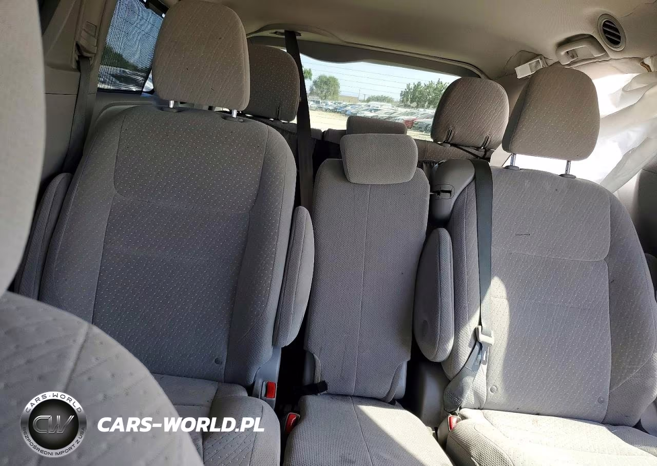 2018 Toyota Sienna Le VIN:5TDKZ3DC4JS960957 - 10