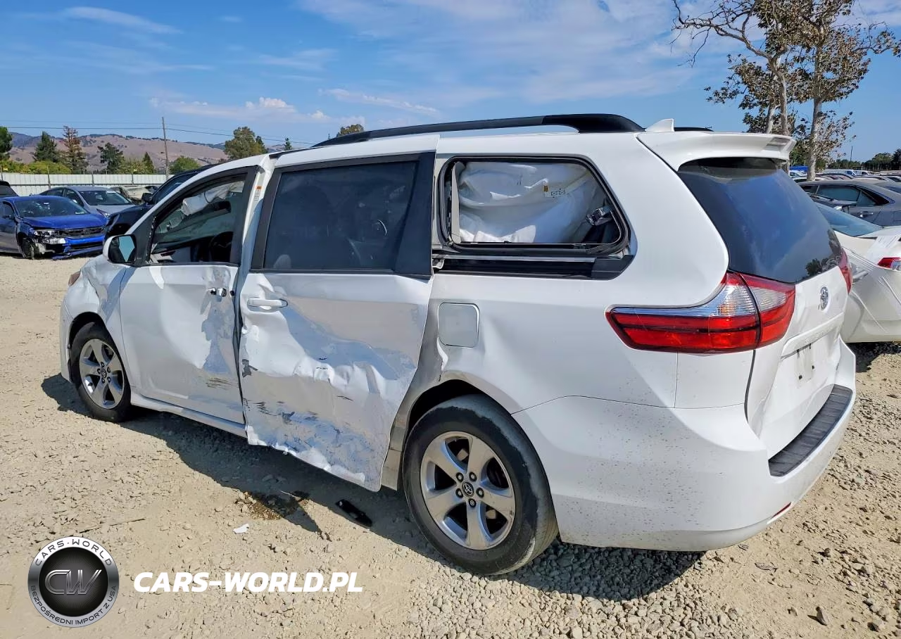 2018 Toyota Sienna Le VIN:5TDKZ3DC4JS960957 - 2