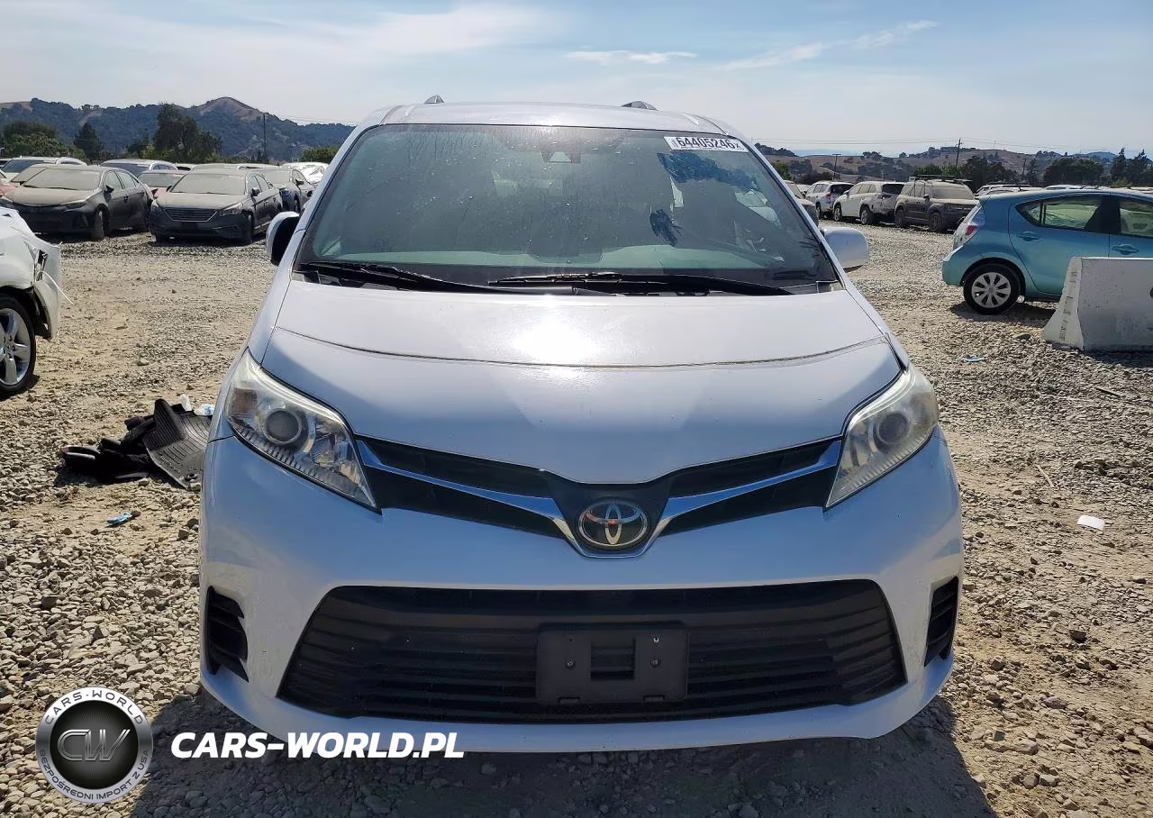 2018 Toyota Sienna Le VIN:5TDKZ3DC4JS960957 - 5