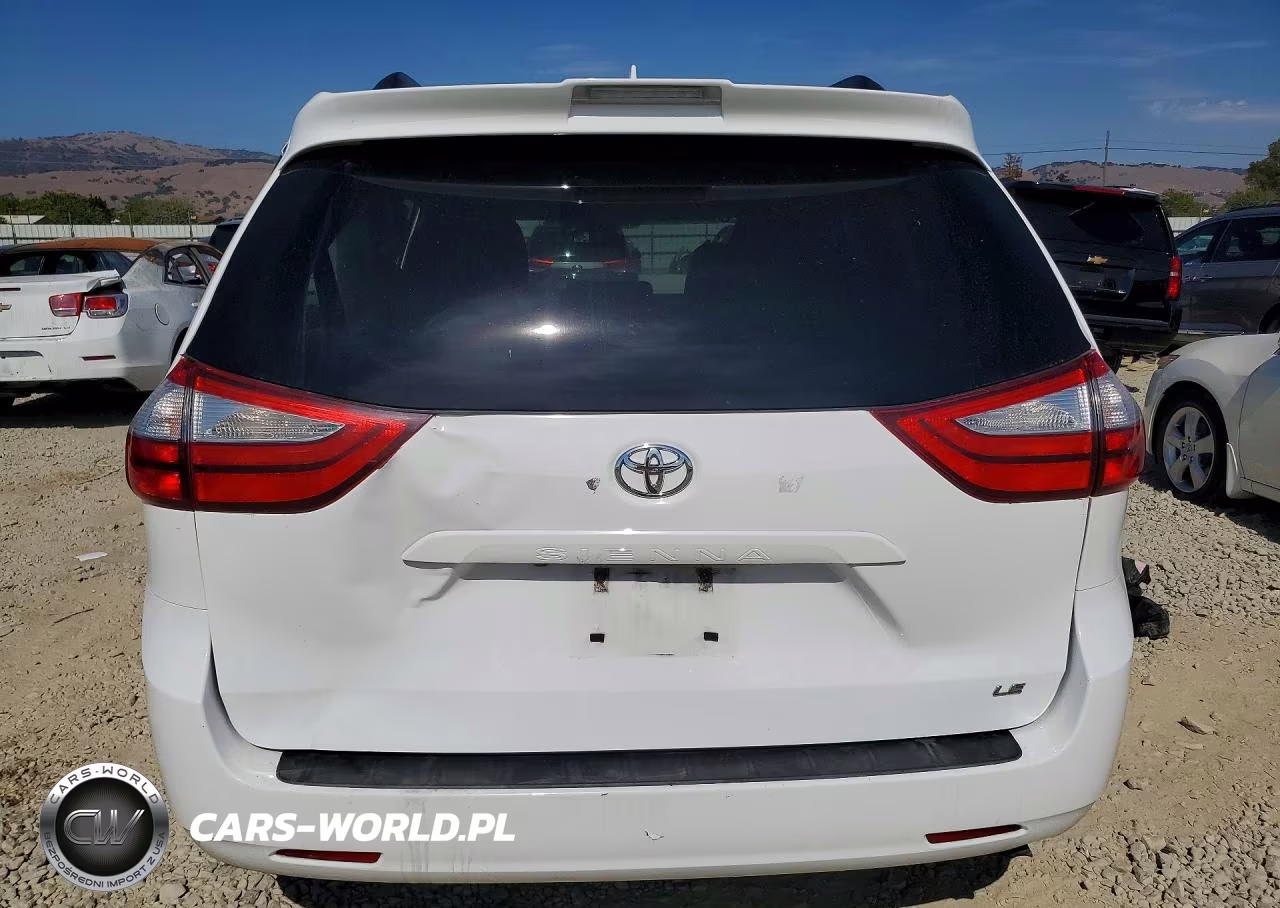 2018 Toyota Sienna Le VIN:5TDKZ3DC4JS960957 - 6