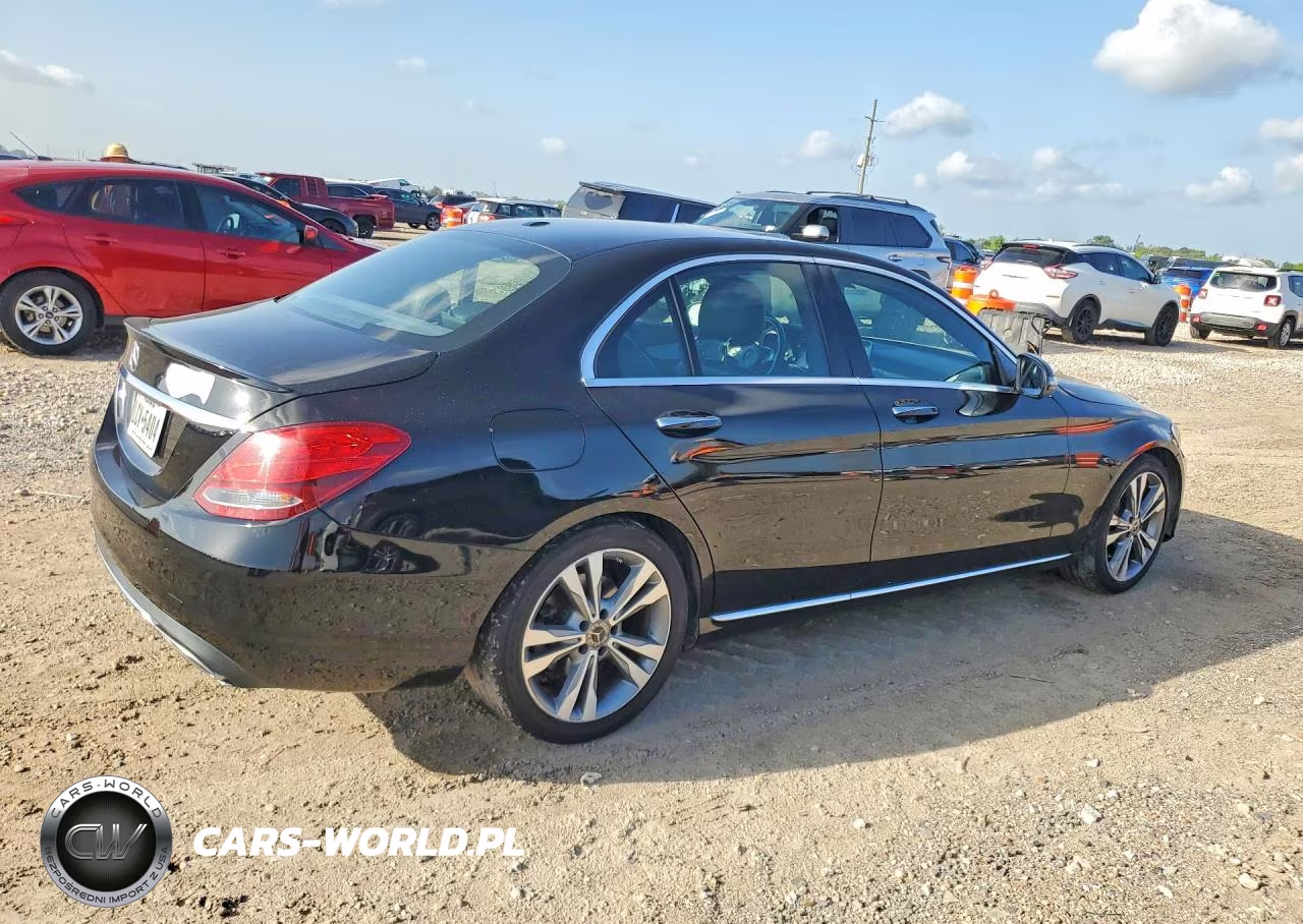 2018 Mercedes-Benz C 300 VIN:55SWF4JB9JU252637 - 3