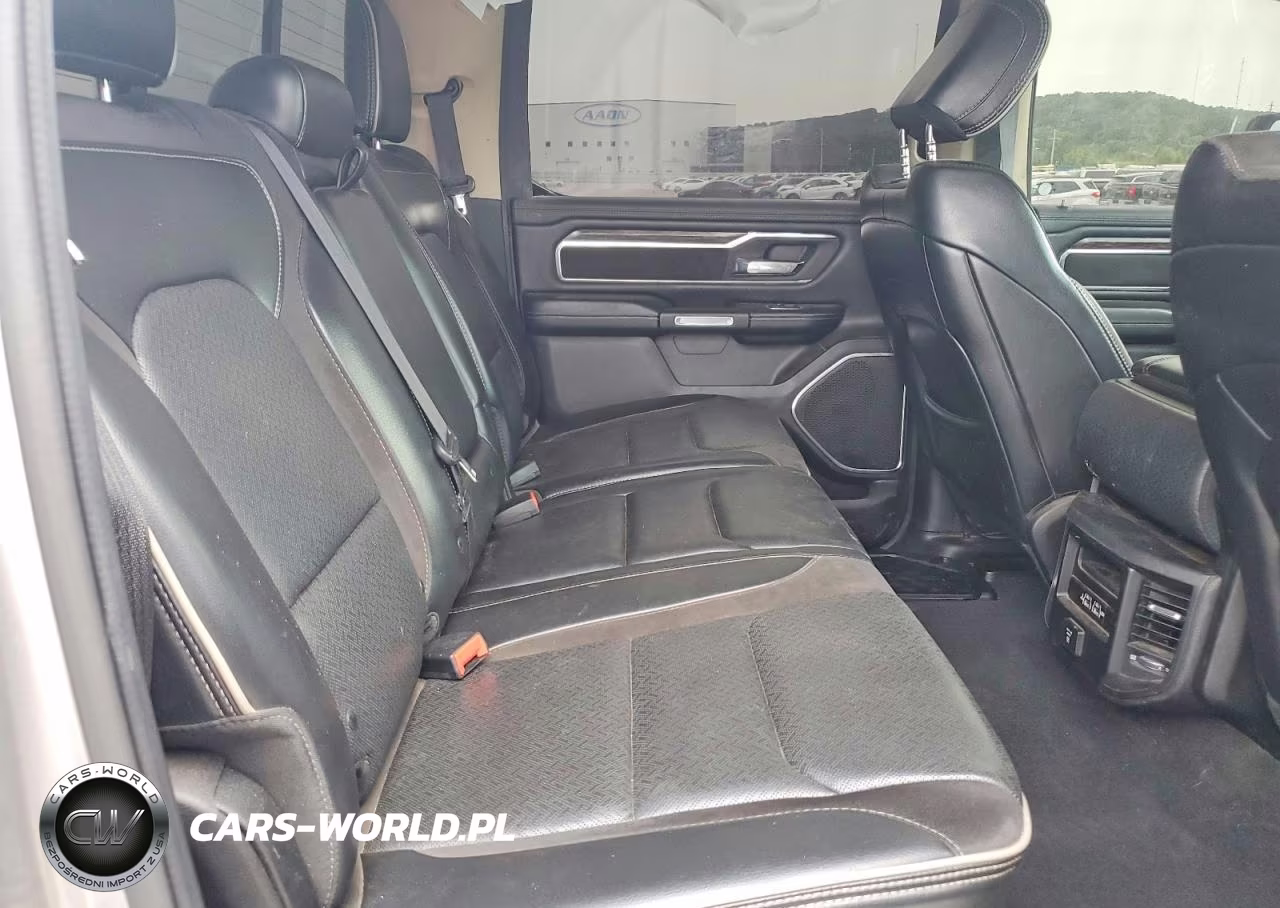 2019 Ram 1500 Laramie VIN:1C6SRFJT3KN725227 - 10