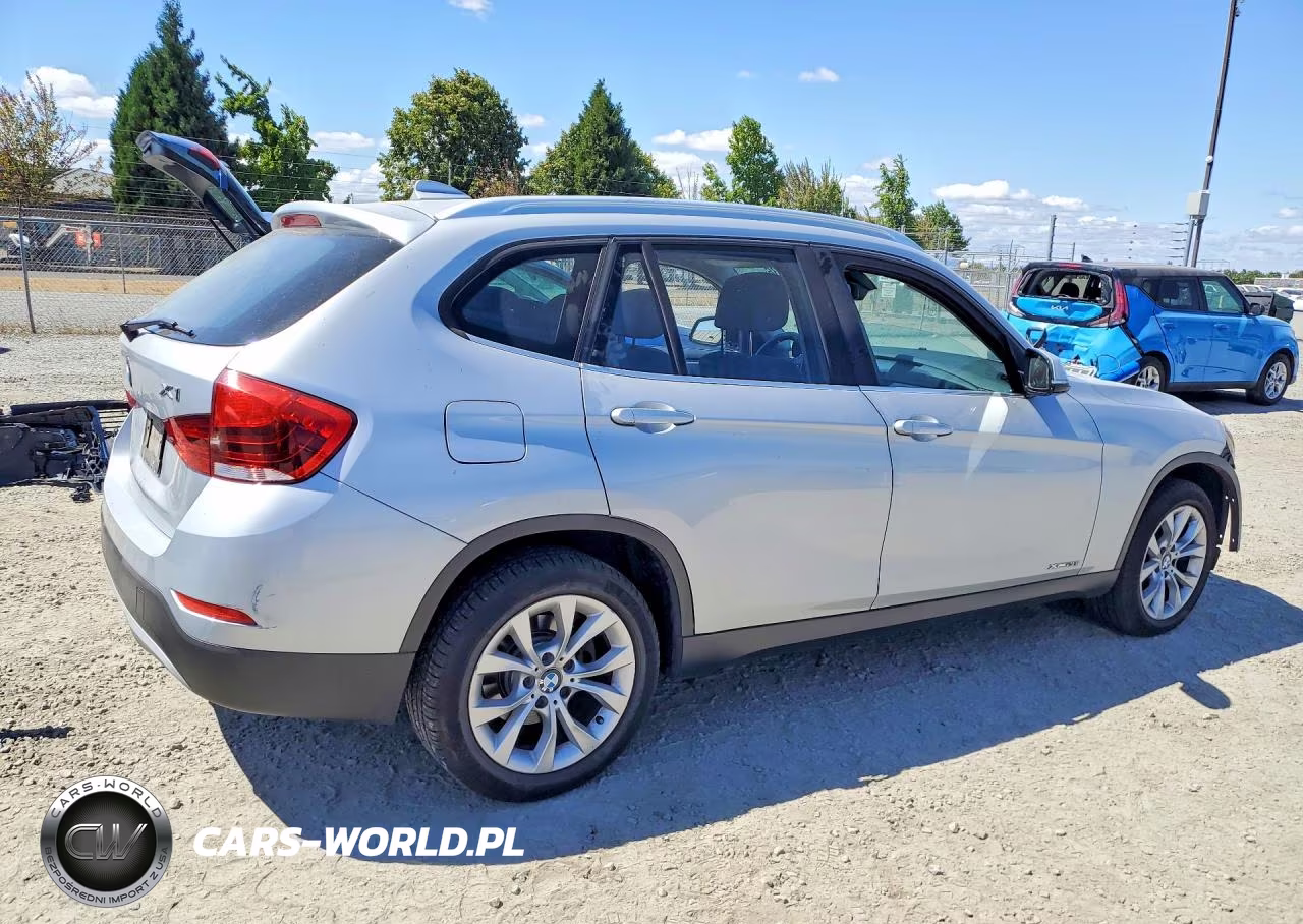 2014 BMW X1 xDrive28I VIN:WBAVL1C51EVY23294 - 3
