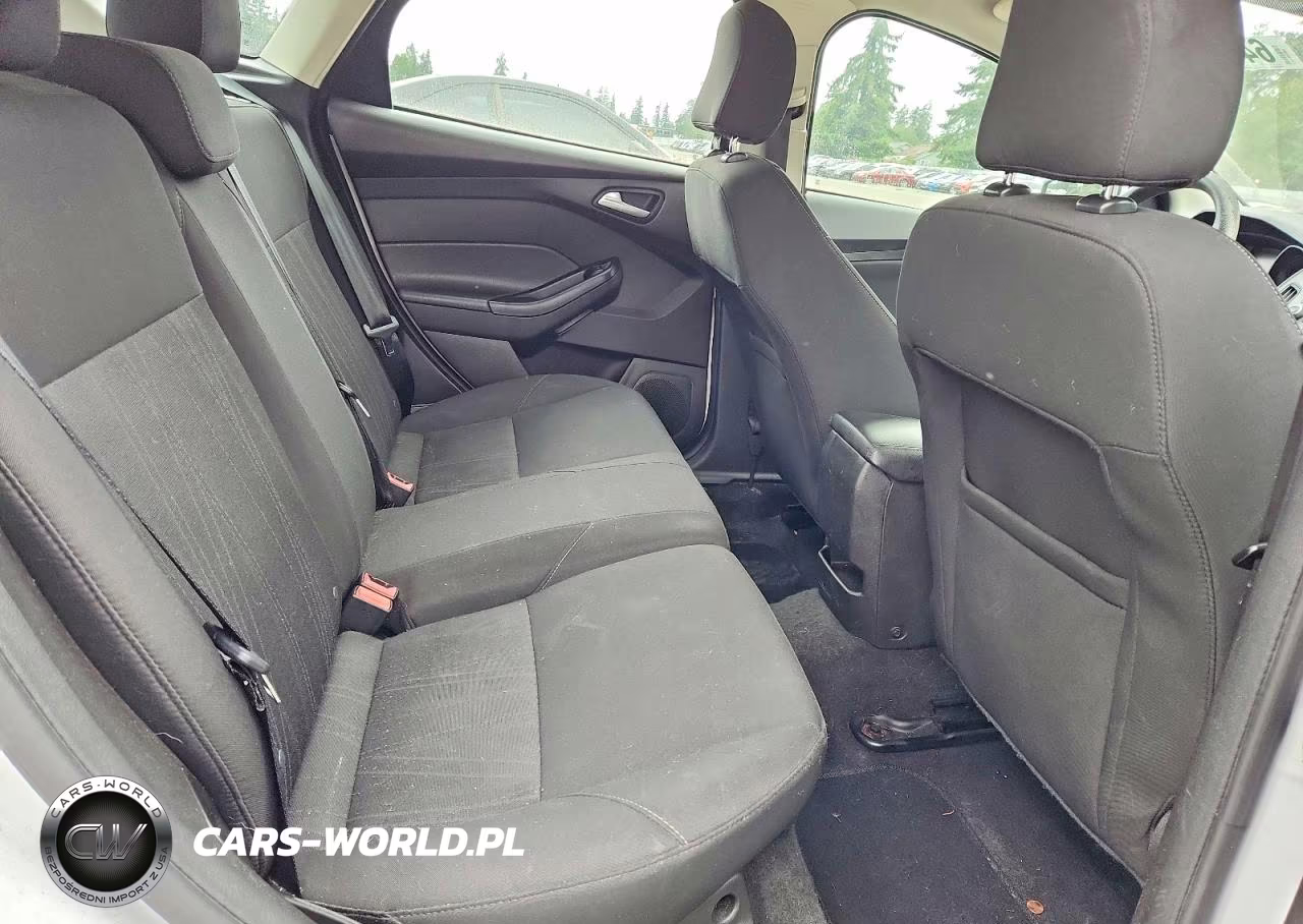 2016 Ford Focus Se VIN:1FADP3K25GL247767 - 10