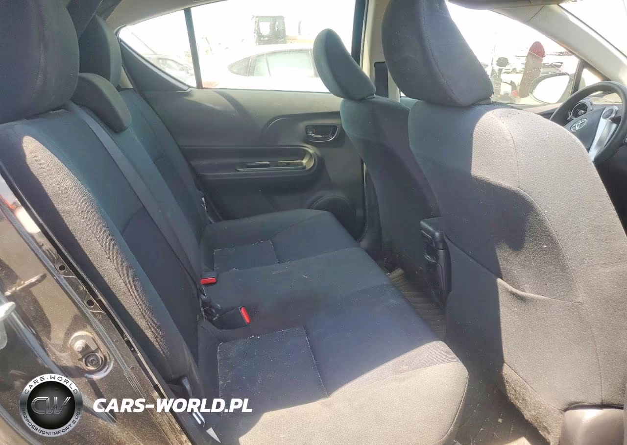2016 Toyota Prius C Two VIN:JTDKDTB3XG1129129 - 10