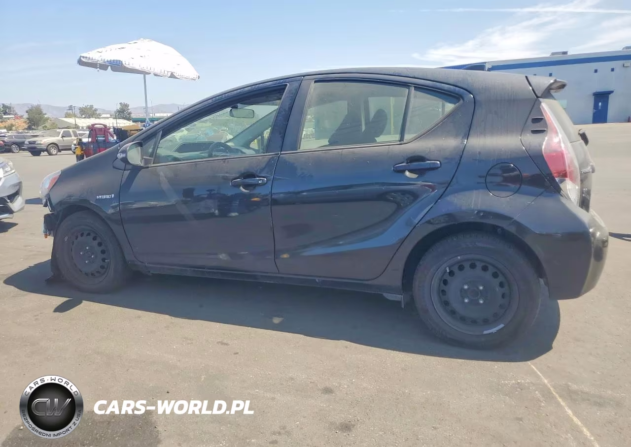 2016 Toyota Prius C Two VIN:JTDKDTB3XG1129129 - 2