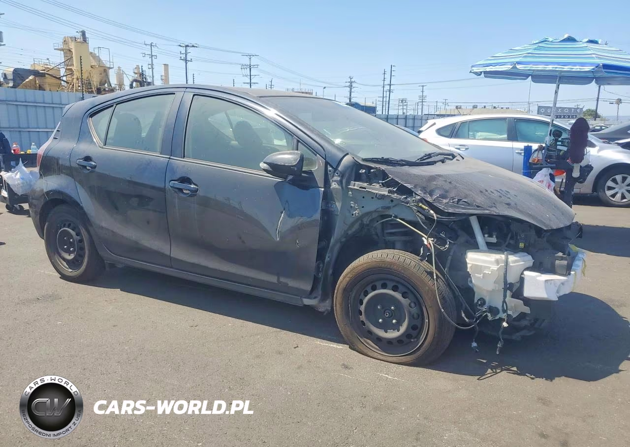 2016 Toyota Prius C Two VIN:JTDKDTB3XG1129129 - 4