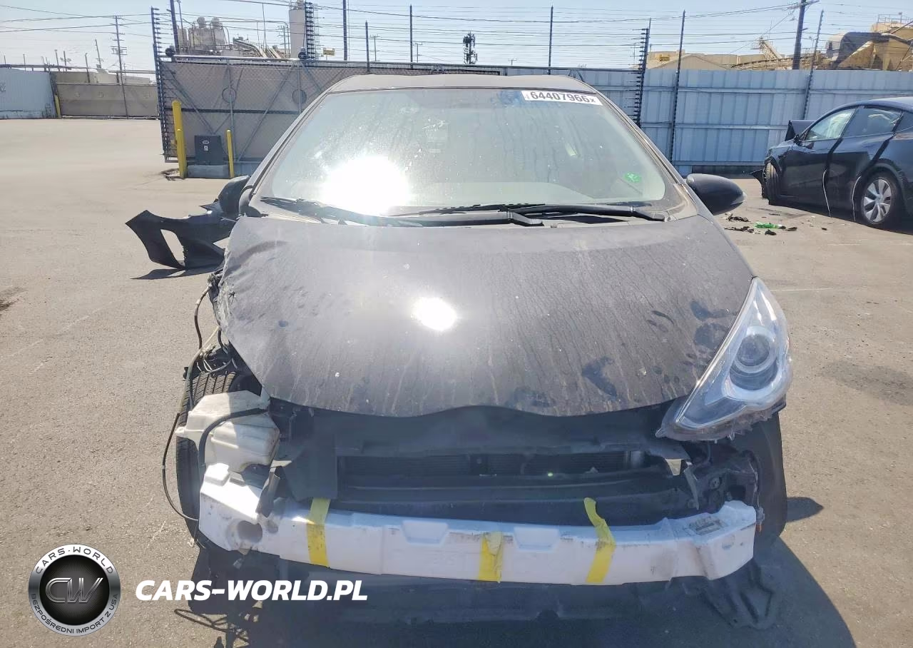 2016 Toyota Prius C Two VIN:JTDKDTB3XG1129129 - 5