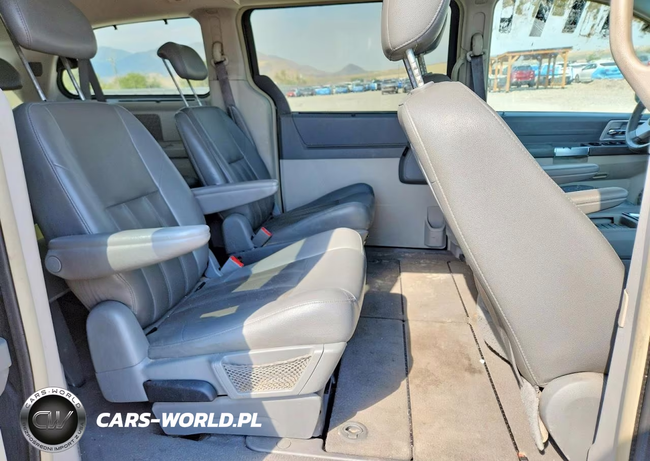 2008 Chrysler Town & Country Touring VIN:2A8HR54P38R830544 - 11