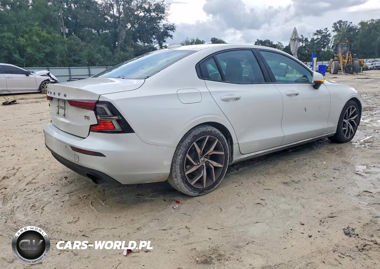 2020 Volvo S60 T5 Momentum VIN:7JR102FKXLG043704 - 3