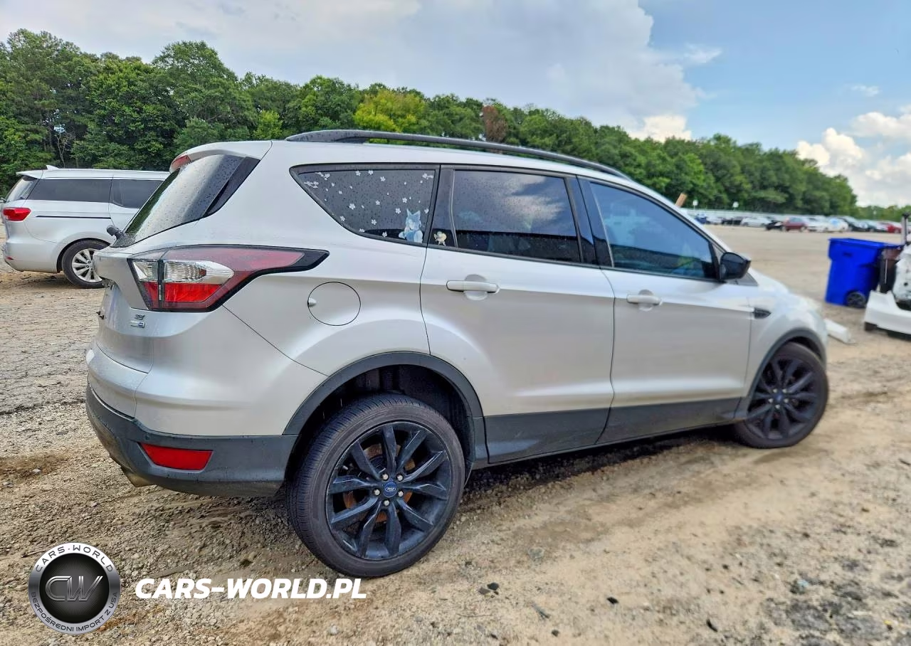 2017 Ford Escape Se VIN:1FMCU9G91HUE86604 - 3