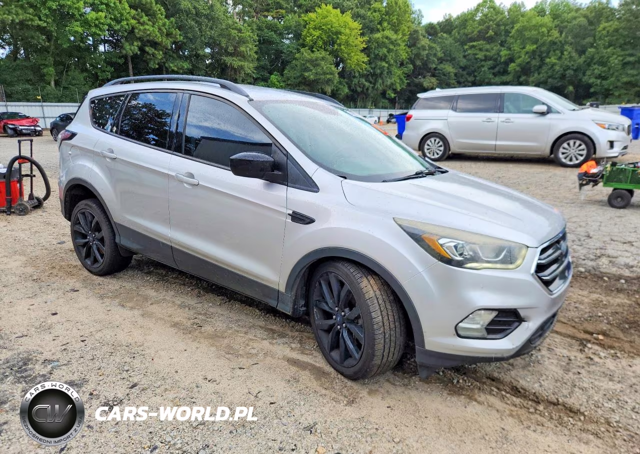 2017 Ford Escape Se VIN:1FMCU9G91HUE86604 - 4