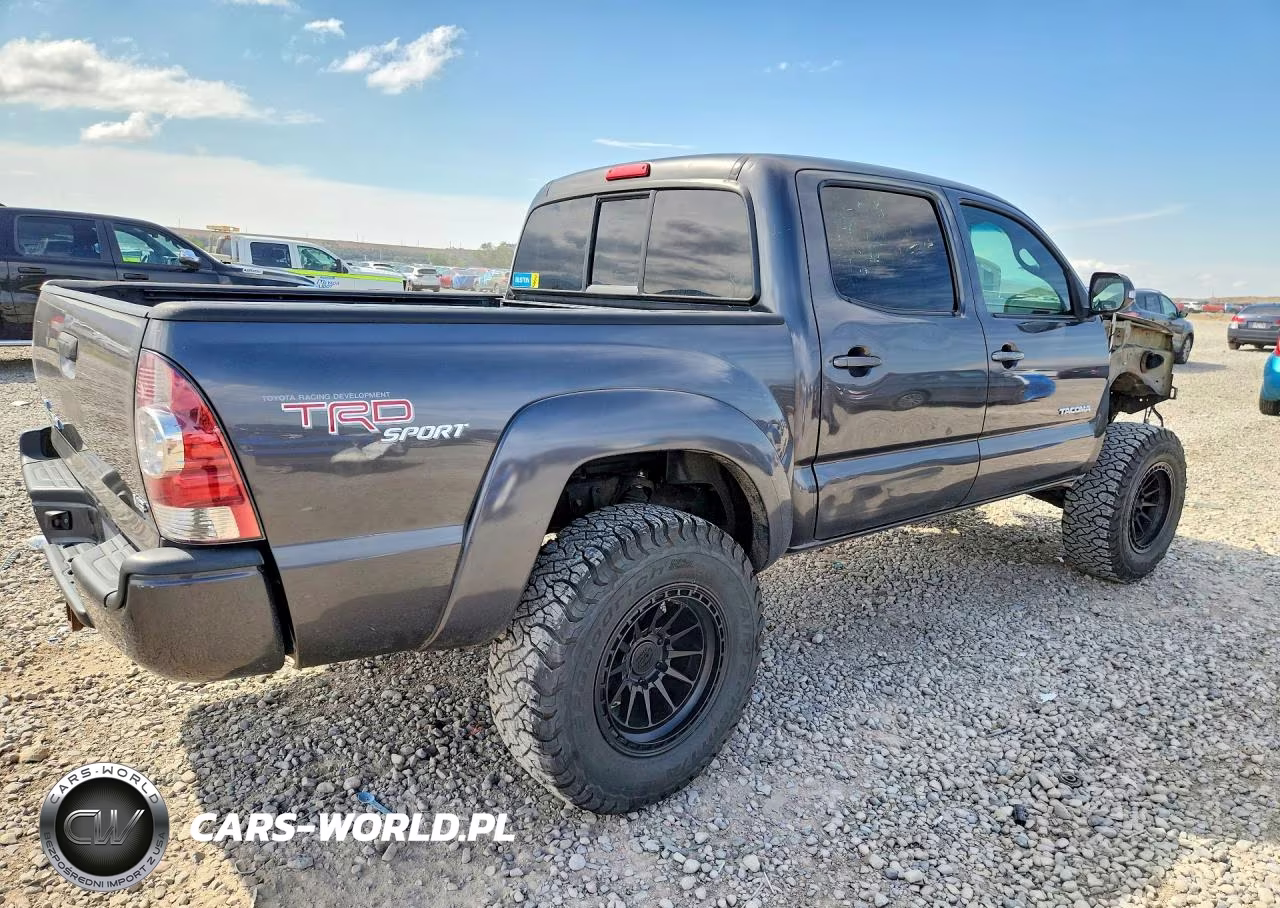 2013 Toyota Tacoma Double Cab VIN:3TMLU4EN2DM105011 - 3