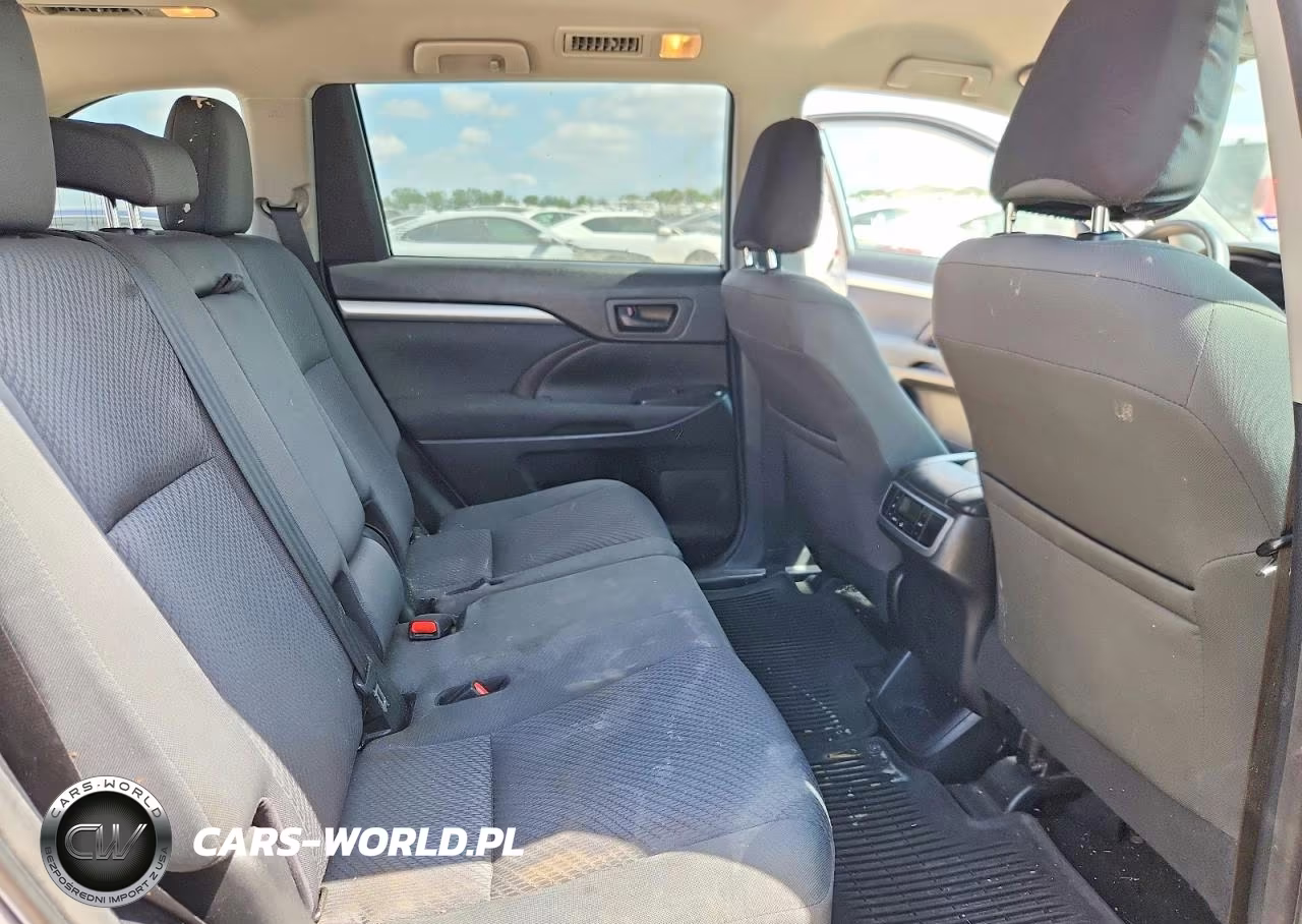 2018 Toyota Highlander Le VIN:5TDZZRFH4JS254095 - 10