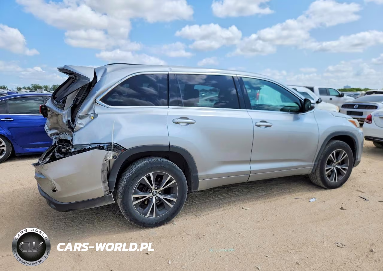 2018 Toyota Highlander Le VIN:5TDZZRFH4JS254095 - 3