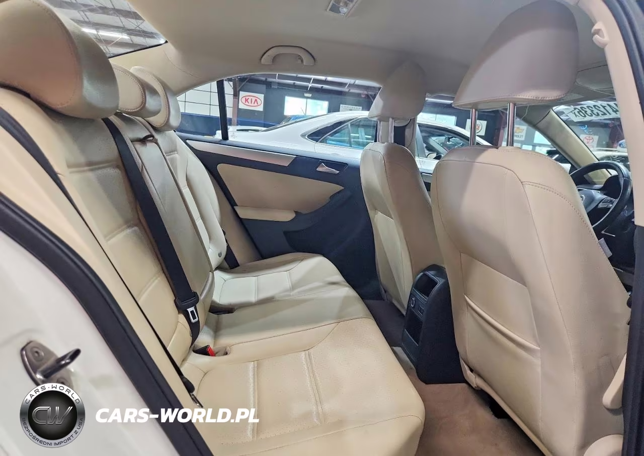 2014 Volkswagen Jetta Hybrid VIN:3VW637AJ2EM265313 - 10