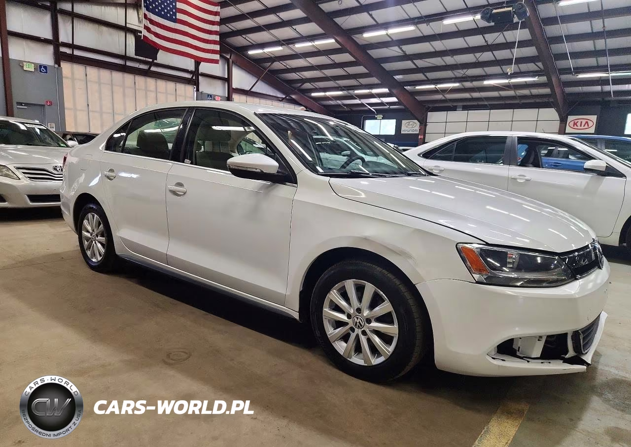 2014 Volkswagen Jetta Hybrid VIN:3VW637AJ2EM265313 - 4