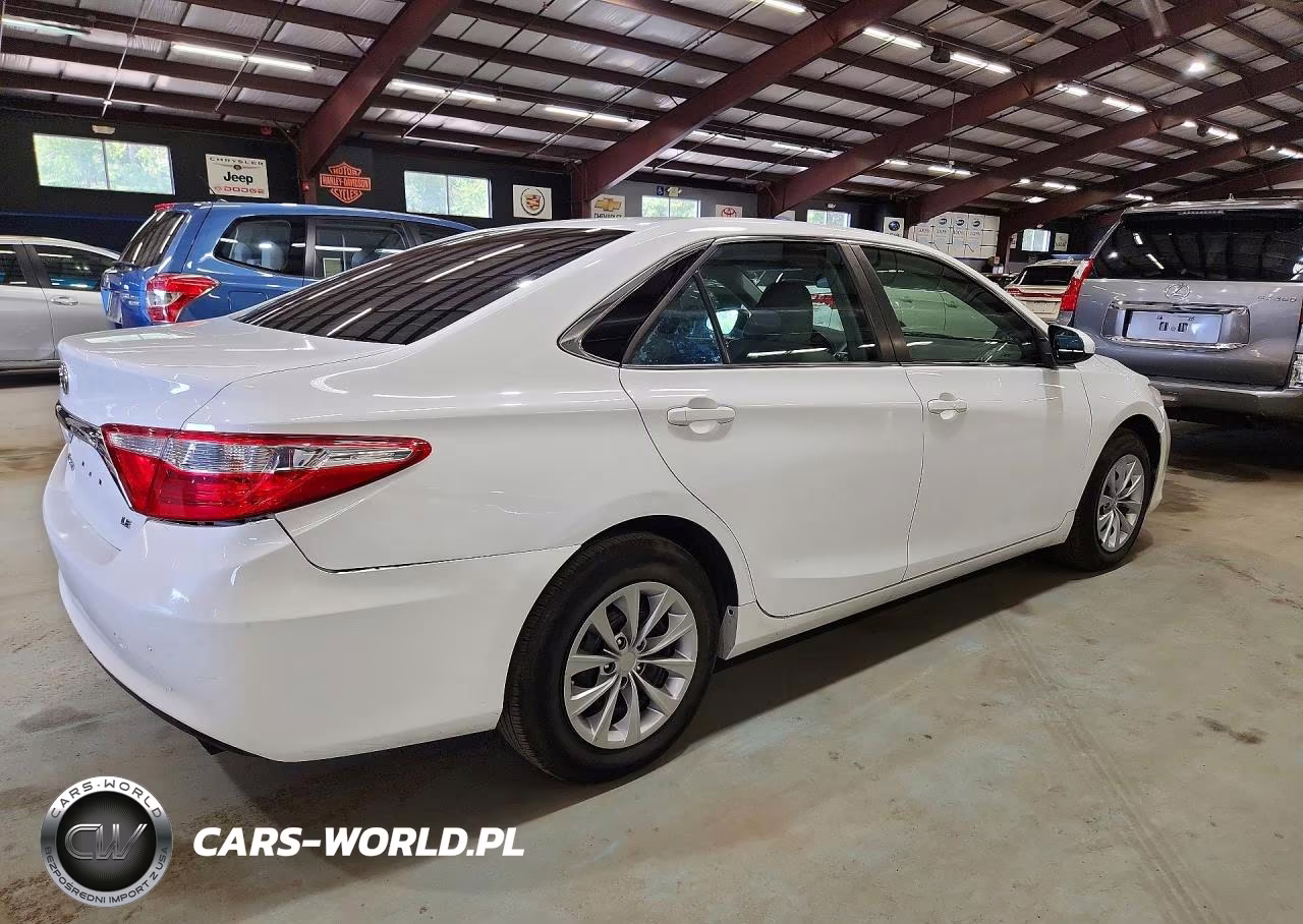 2017 Toyota Camry Le VIN:4T1BF1FK2HU802765 - 3