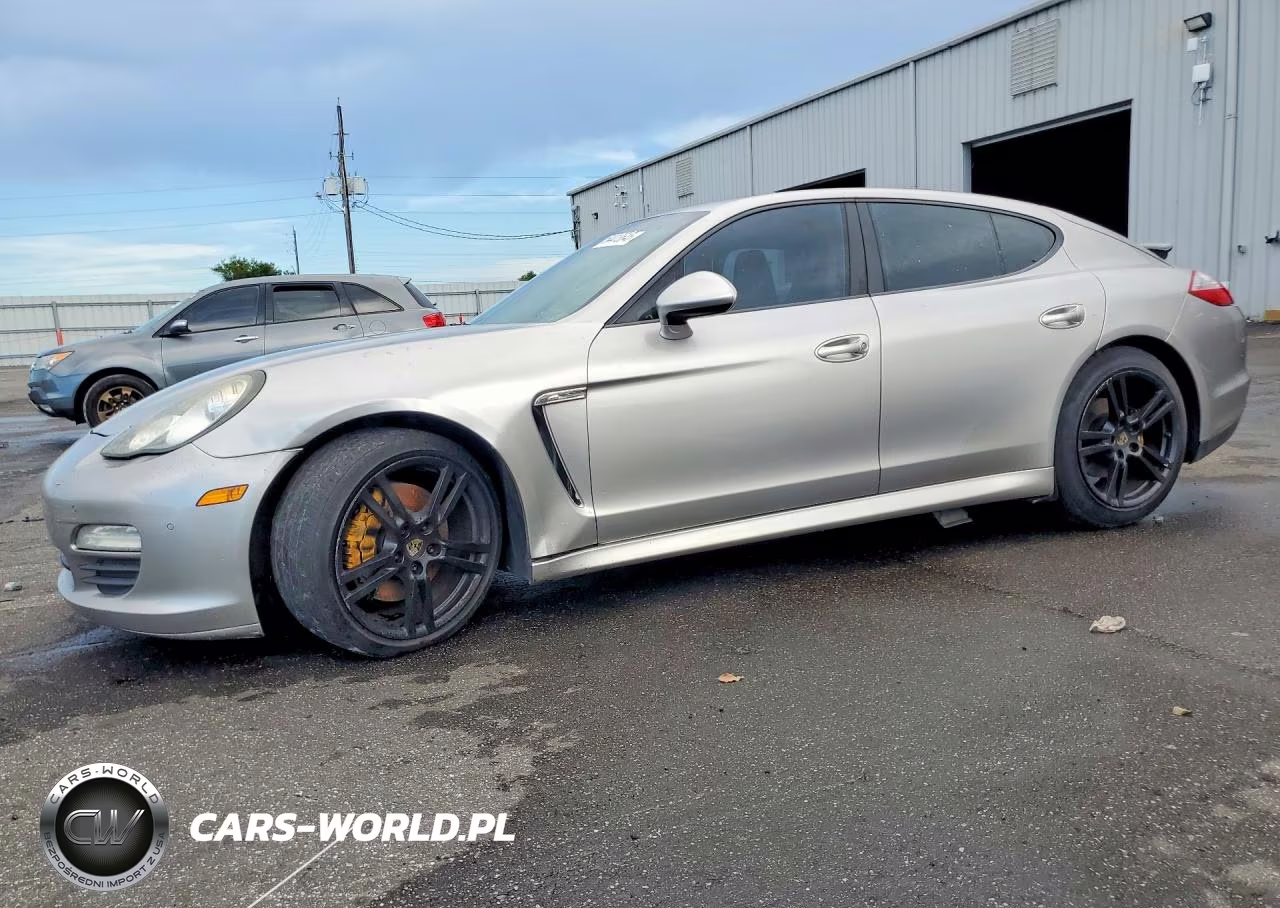 2011 Porsche Panamera 2