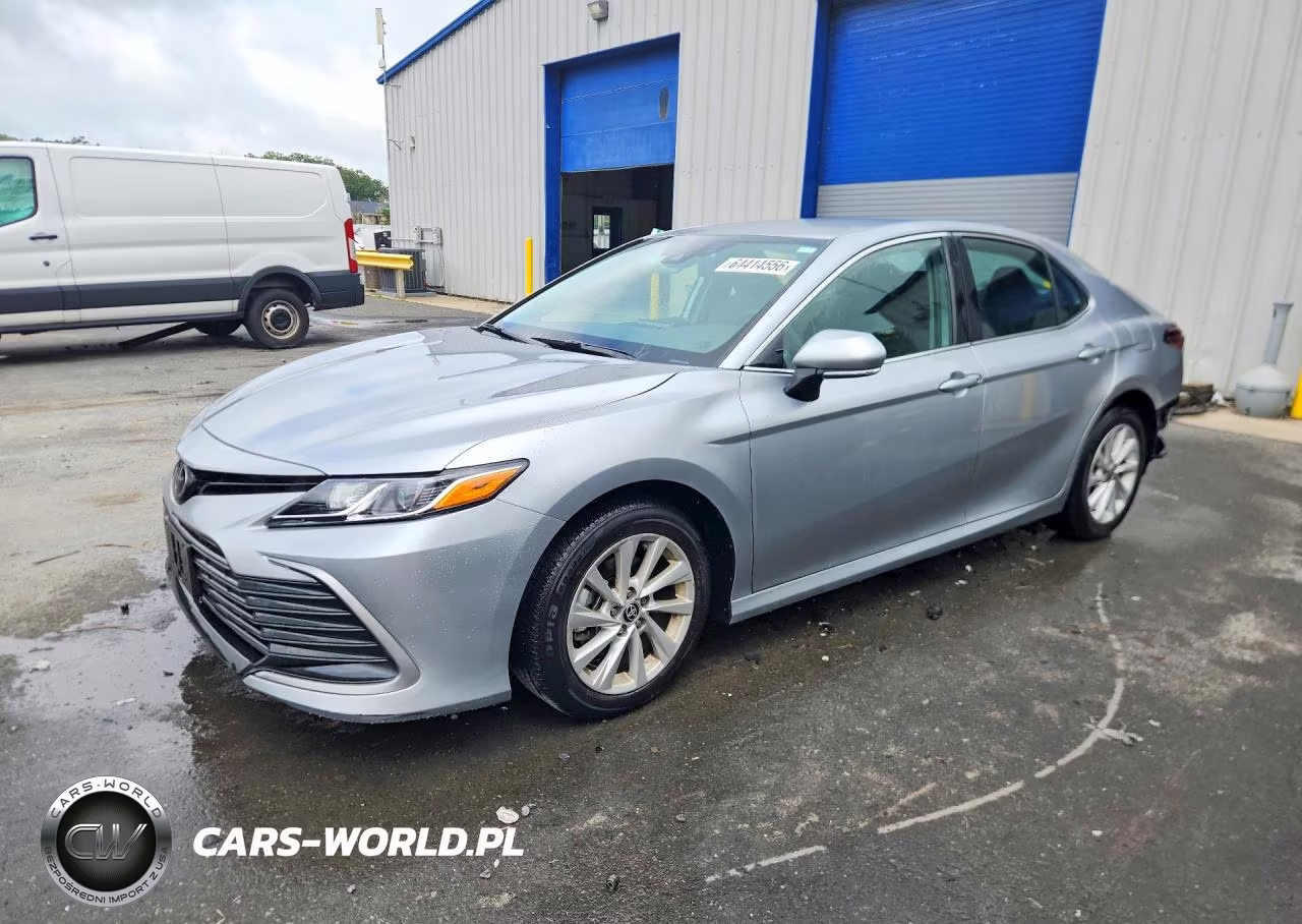 2024 Toyota Camry Le – zdjęcie 1 z 12