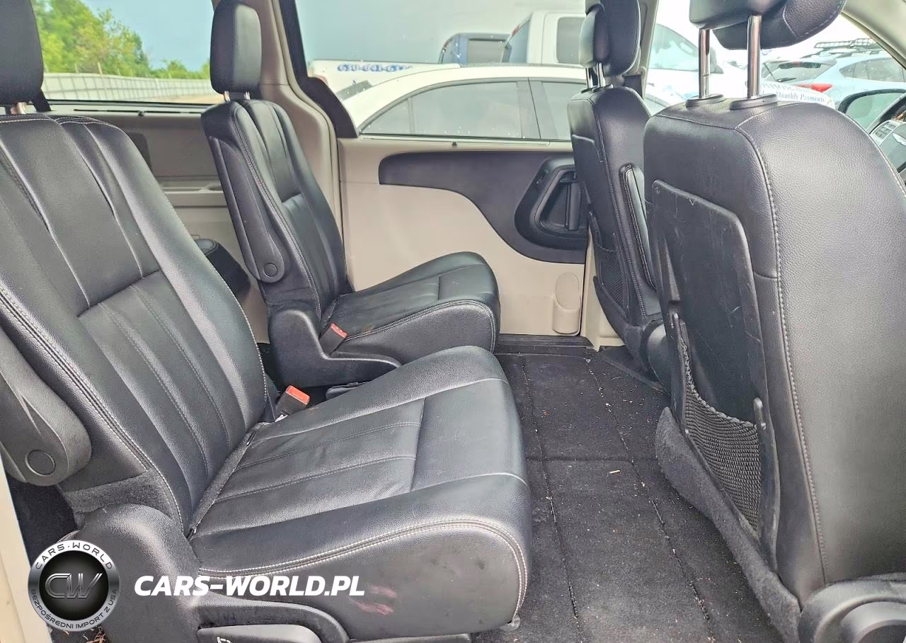 2016 Chrysler Town & Country Touring VIN:2C4RC1BG4GR261873 - 10