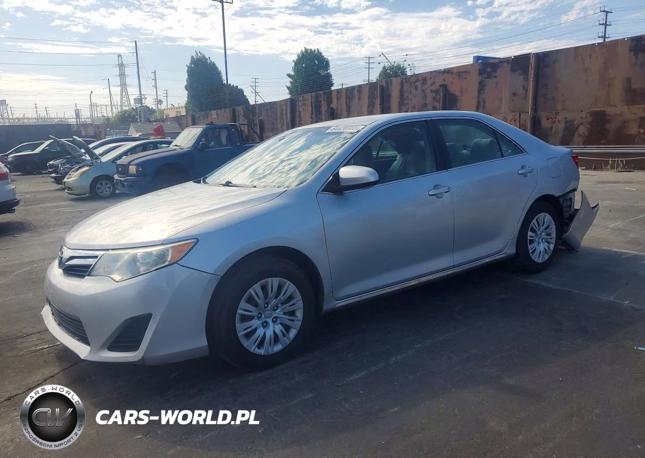2012 Toyota Camry Le – zdjęcie 1 z 12