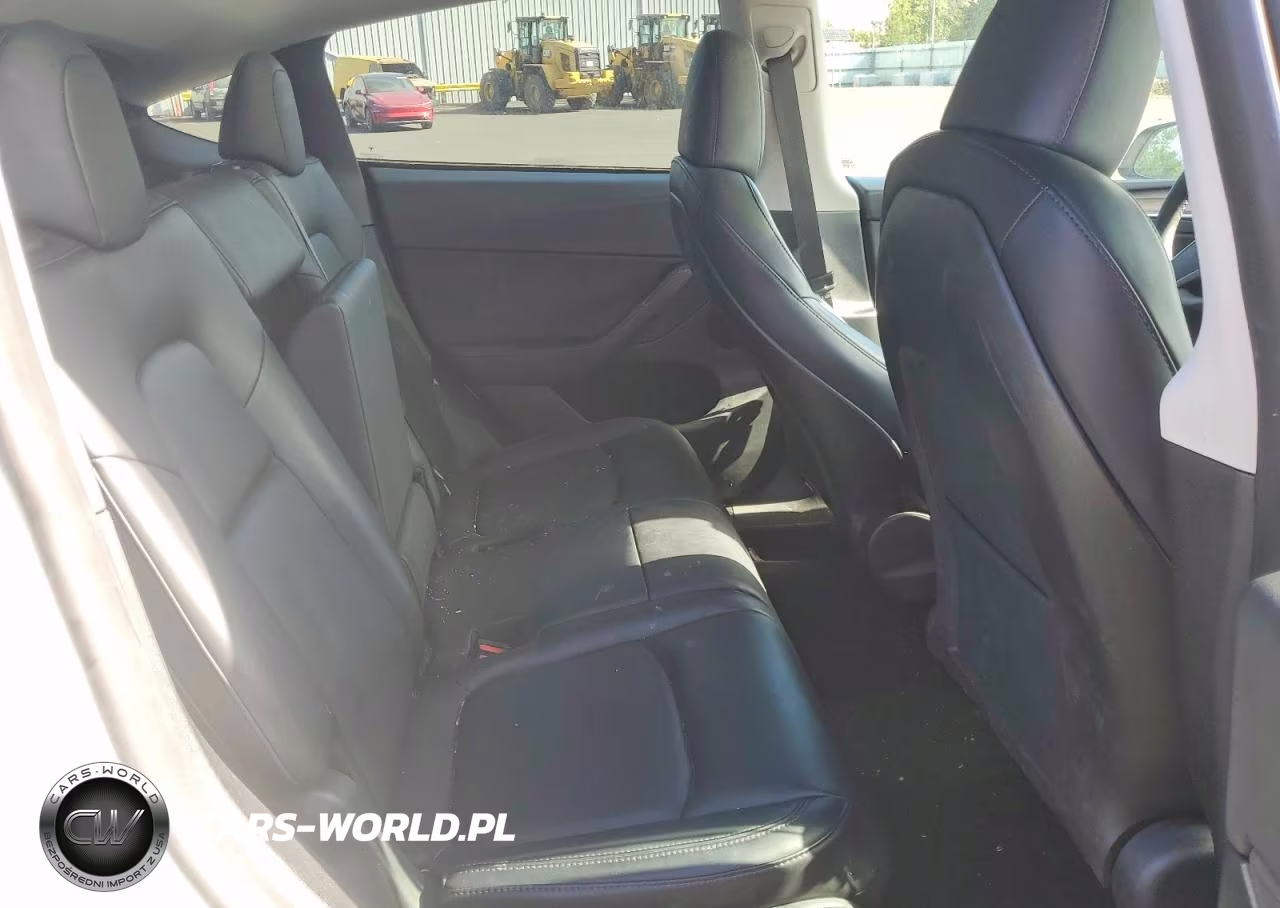 2024 Tesla Model Y VIN:7SAYGAEEXRF088212 - 10