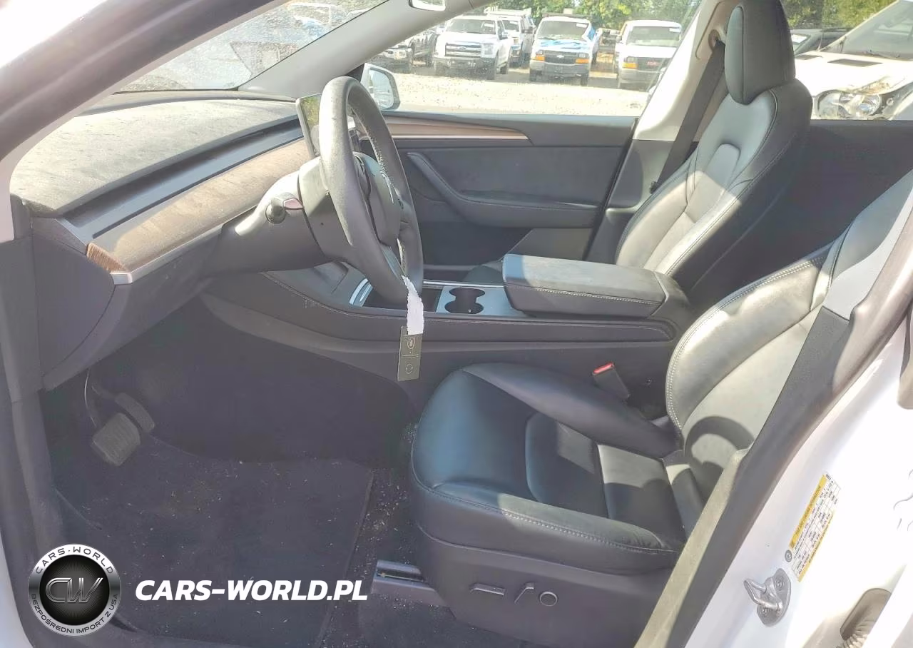 2024 Tesla Model Y VIN:7SAYGAEEXRF088212 - 7