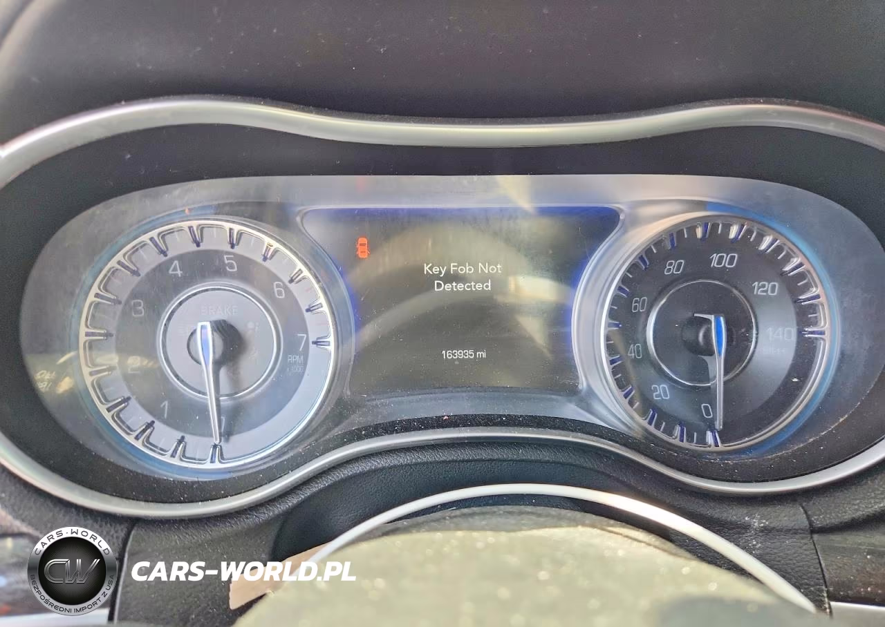 2017 Chrysler 300 Limited VIN:2C3CCAAG5HH662139 - 9