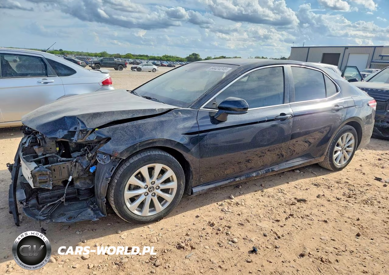 2018 Toyota Camry Le – zdjęcie 1 z 13
