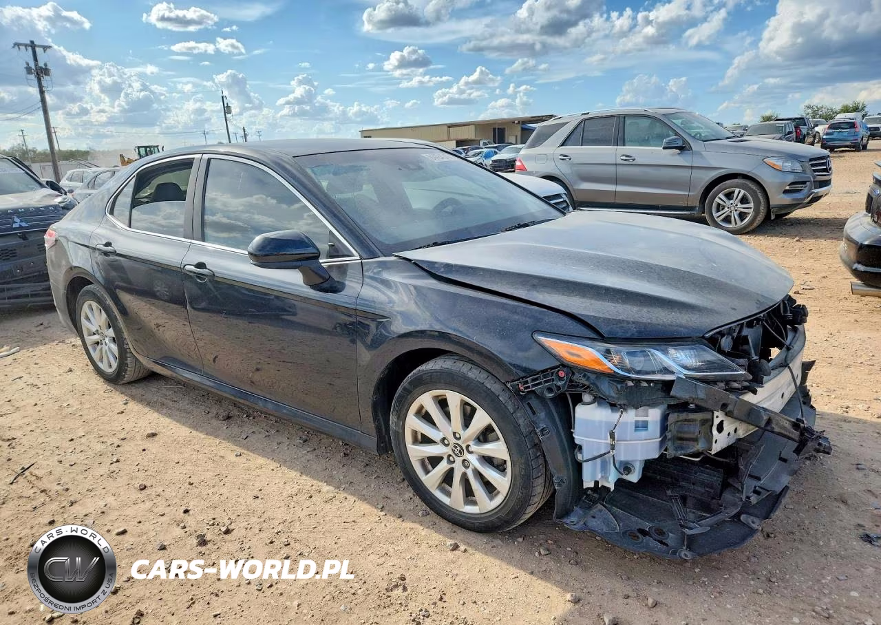 2018 Toyota Camry Le VIN:JTNB11HK0J3036784 - 4