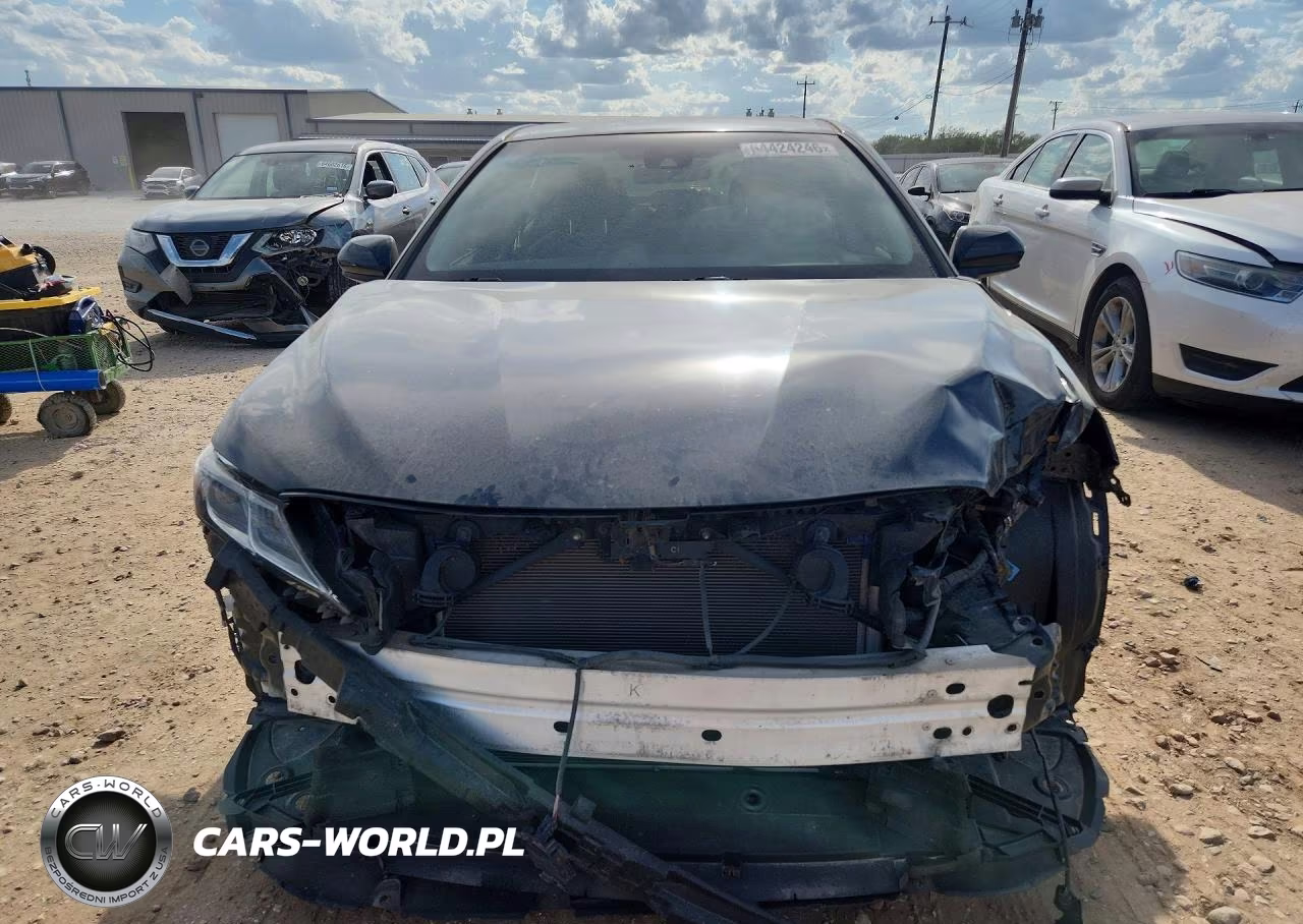 2018 Toyota Camry Le VIN:JTNB11HK0J3036784 - 5