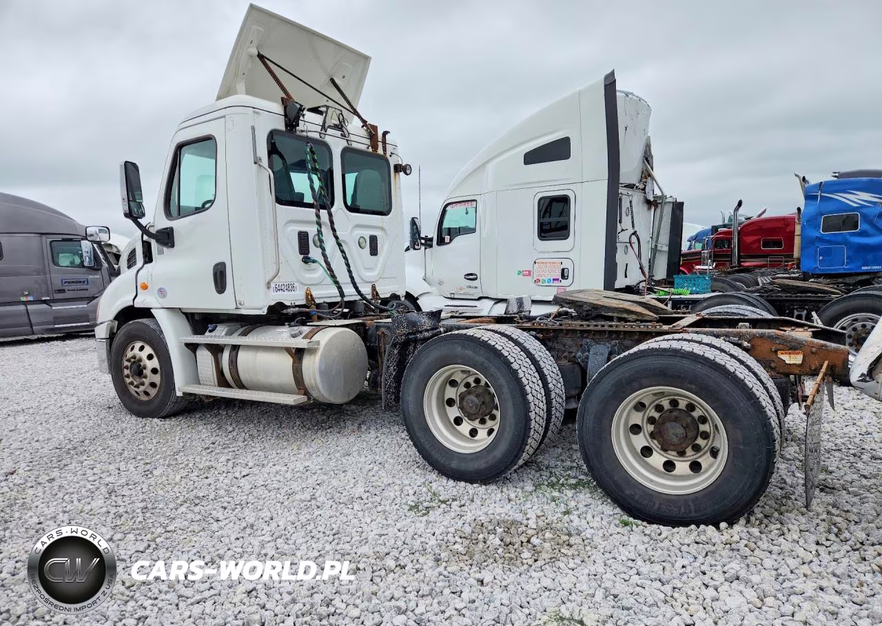 2016 Freightliner Cascadia 1 - Semi Truck VIN:1FUJGBDVXGLHG2902 - 2