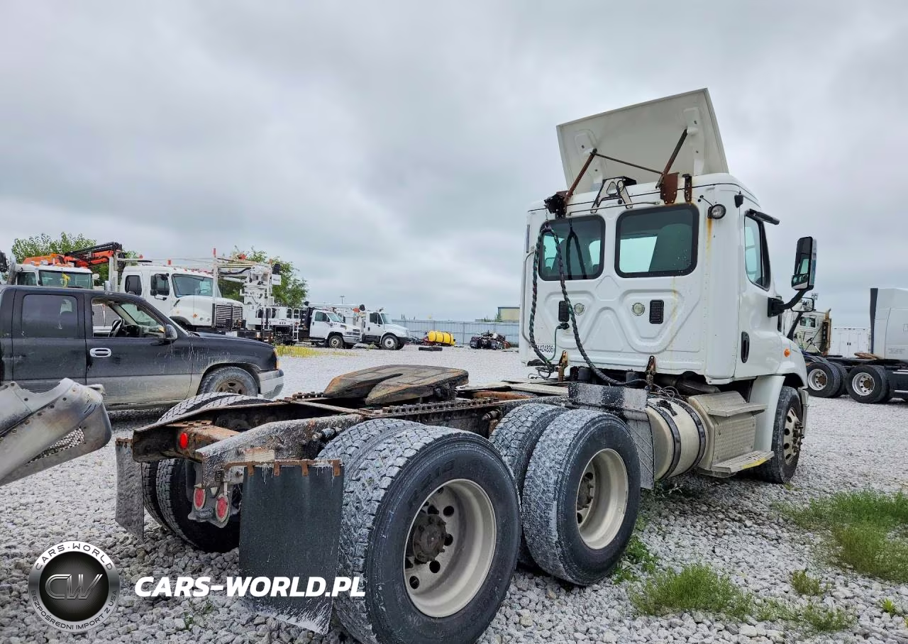 2016 Freightliner Cascadia 1 - Semi Truck VIN:1FUJGBDVXGLHG2902 - 3
