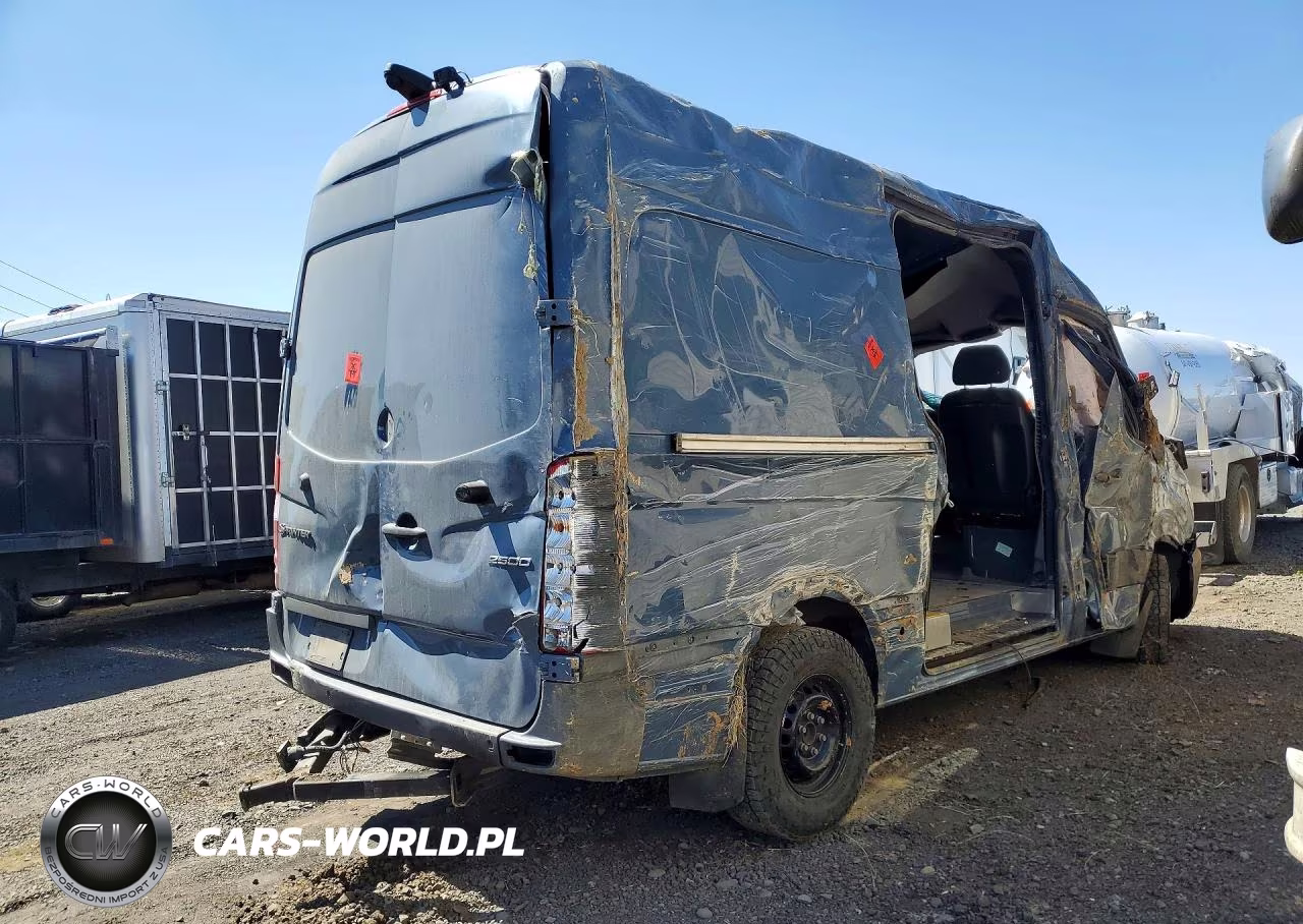 2018 Mercedes-Benz Sprinter 2500 VIN:WD3PE7CD5JP637864 - 3