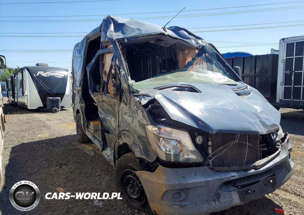 2018 Mercedes-Benz Sprinter 2500 VIN:WD3PE7CD5JP637864 - 4