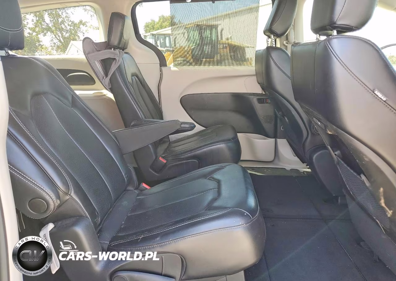 2023 Chrysler Pacifica Touring L VIN:2C4RC1BG3PR550422 - 11
