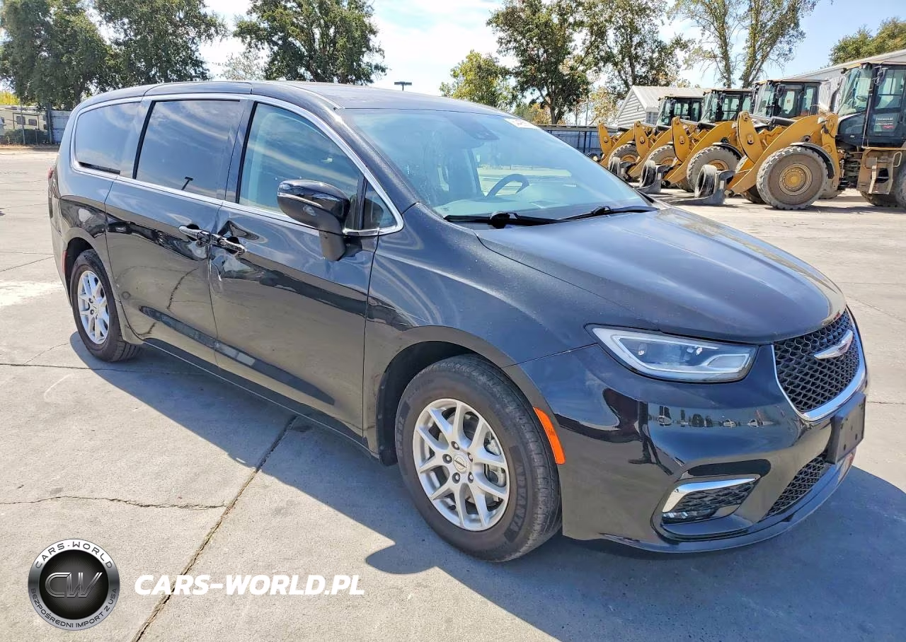 2023 Chrysler Pacifica Touring L VIN:2C4RC1BG3PR550422 - 4