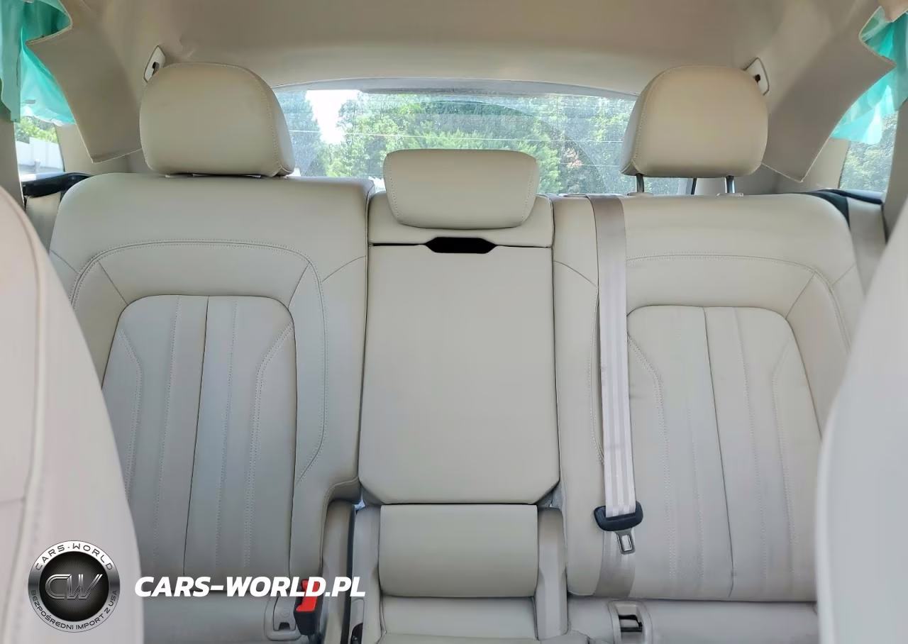 2018 Audi Q5 Premium VIN:WA1ANAFY7J2046045 - 10