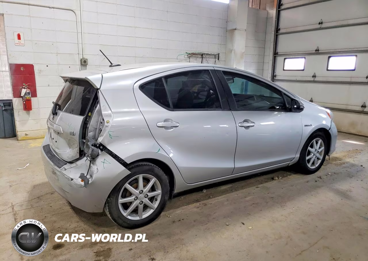 2014 Toyota Prius C Four VIN:JTDKDTB30E1060660 - 3