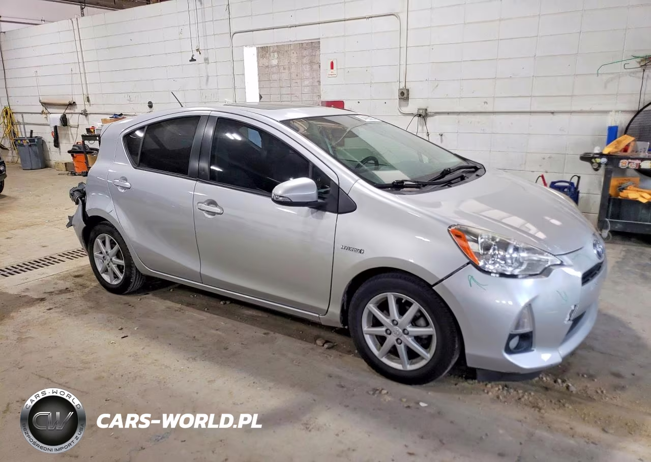 2014 Toyota Prius C Four VIN:JTDKDTB30E1060660 - 4