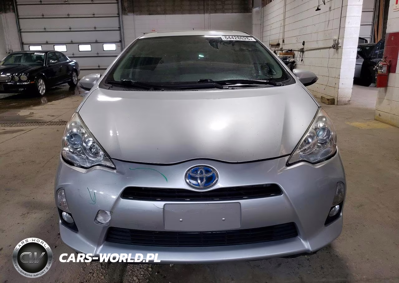 2014 Toyota Prius C Four VIN:JTDKDTB30E1060660 - 5